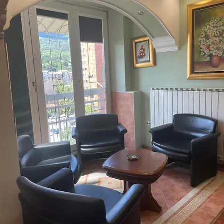 Apartament 3 Bedroom On Naroden Front Street *